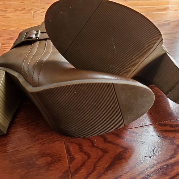 Chunky Heel Boots - Picture 2 of 2